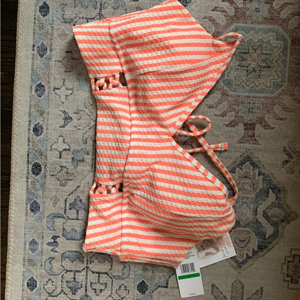 Jessica Simpson swim set